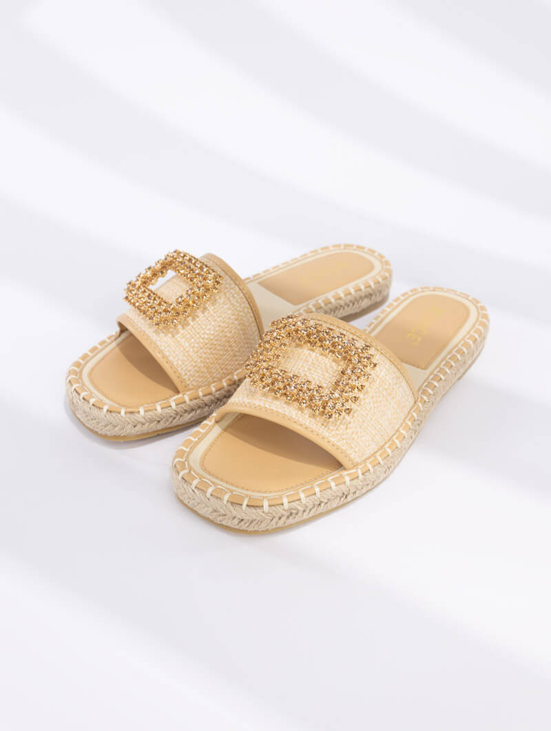 Mules en raphia à boucle strass